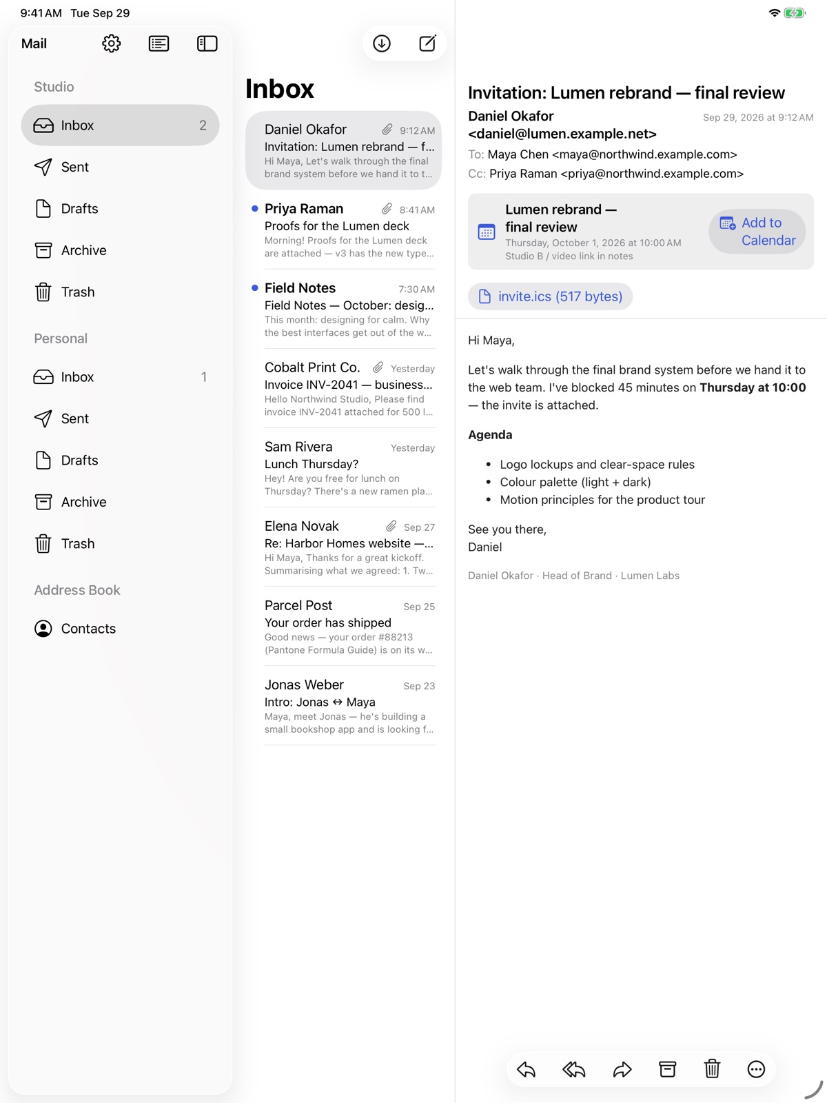 Three-column layout on iPad: mailboxes, message list and message